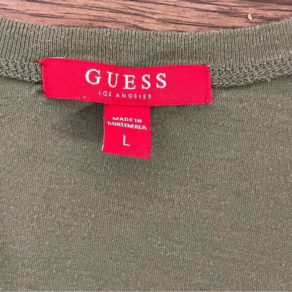 Guess Cap Sleeve V Neck Logo Tshirt Olive Green Size Large - Picture 3 of 9